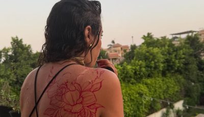 سارة عبدالرحمن تعوّض غيابها الفني بـ”تاتوهات” في كل مكان (صور)
