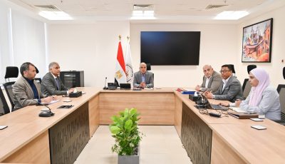 وزير الري يبحث تسهيل إجراءات تراخيص المياه الجوفية إلكترونيًا
