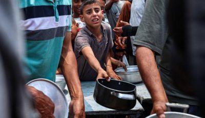 نهب المساعدات في غزة.. هكذا تُسرق الحياة من أفواه الجياع
