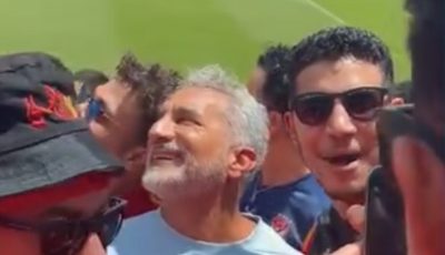 مشجع أهلاوي لباسم يوسف: أنت مش زملكاوي؟ إيه جابك هنا
