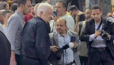 علاء مبارك ومرتضى منصور في عزاء والد تامر عبدالمنعم (فيديو)