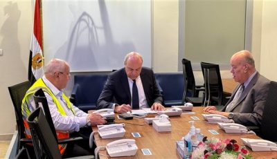 وزير الطيران يتابع من داخل غرفة العمليات.. وعودة الرحلات الجوية مع دول الخليج