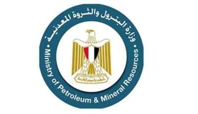 أول تعليق لوزارة البترول عن حادث انهيار حفار قديم متوقف عن العمل برأس غارب