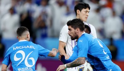 صورة.. ضيف استثنائي في معسكر الهلال