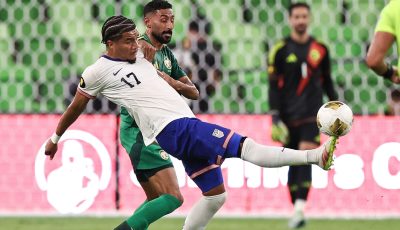 لاعب السعودية: قدمنا مباراة بطولية.. وتعادل هايتي يخدمنا