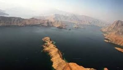 البرلمان الإيراني يوافق على إغلاق مضيق هرمز.. والقرار النهائي للسلطات الأمنية