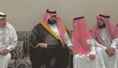 أمير جازان يقدم واجب العزاء لذوي الإعلامي موسى محرق