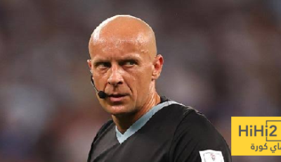 صورة – عادة غريبة لحكم مباراة ريال مدريد ويوفنتوس قبل المباريات!