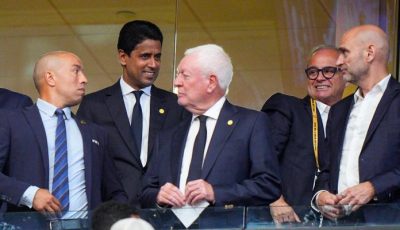 دعاه للنهائي.. ناصر الخليفي ينقذ طفلاً مصاباً بكسر في ذراعه (فيديو)