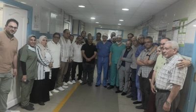 بالمجان.. خبير مصري عالمي يجري 6 جراحات دقيقة بمستشفى عيون دمنهور
