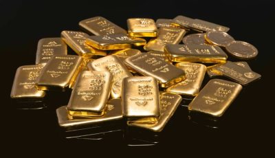 الذهب يرتفع عالميًا وسط مخاوف من تداعيات قانون الضرائب الأمريكي