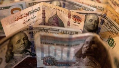 رغم تراجعه عالميًا.. لماذا لم ينخفض سعر الدولار أمام الجنيه؟