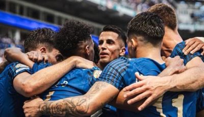 انتصار الهلال على مانشستر سيتي.. فرحة جنونية وكنو يحمل الرئيس (فيديو)