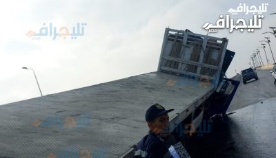 انتشال أول مصاب من إحدى تريلات حادث طريق إسكندرية الصحراوي (صور)