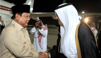 الرئيس الإندونيسي يؤدي مناسك العمرة