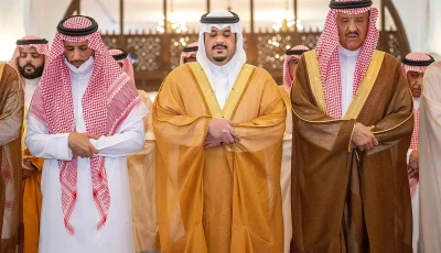 نائب أمير الرياض يؤدي صلاة الميت على والدة أبناء عبدالعزيز السالم