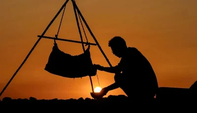 الصميل.. بديل الثلاجة الحيّ في حياة البادية بالحدود الشمالية