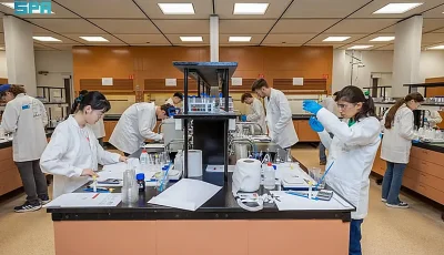 طلاب المملكة ينافسون أكثر من 90 دولة في أولمبياد الكيمياء الدولي 2025 بدبي
