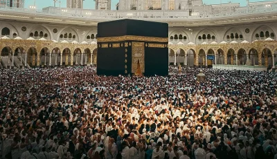 “ابن مكة” محمد الدهاسي.. 10 سنوات من توثيق روحانية الحرم المكي بعدسة فنية