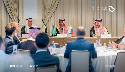 وزير الصناعة يترأس اجتماع الطاولة المستديرة مع ممثلي القطاع الخاص في موسكو