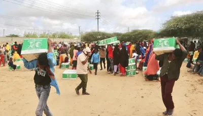 «سلمان للإغاثة» يوزّع أكثر من 1800 سلة غذائية في السودان والصومال